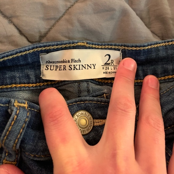 Abercrombie jeans size 2 - Picture 2 of 3